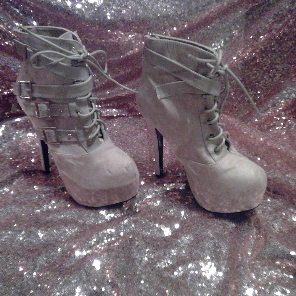 Tan suade platform pumps - Picture 2 of 3
